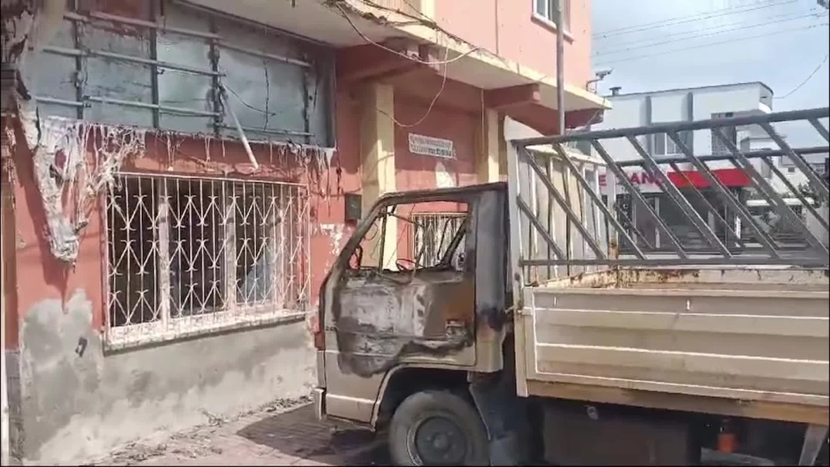 Adana Karataş Belediyesi\'ne saldırı düzenlendi