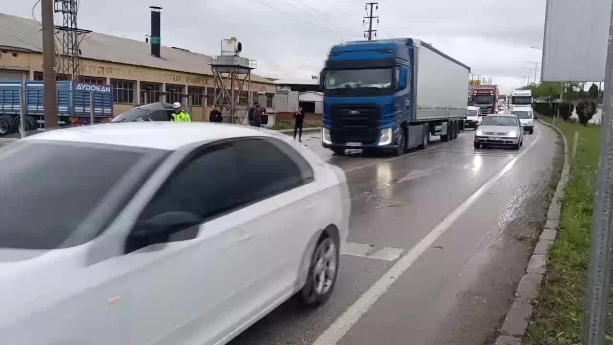 Çorum-Ankara Scania Kavşağı\'nda Zincirleme Trafik Kazası