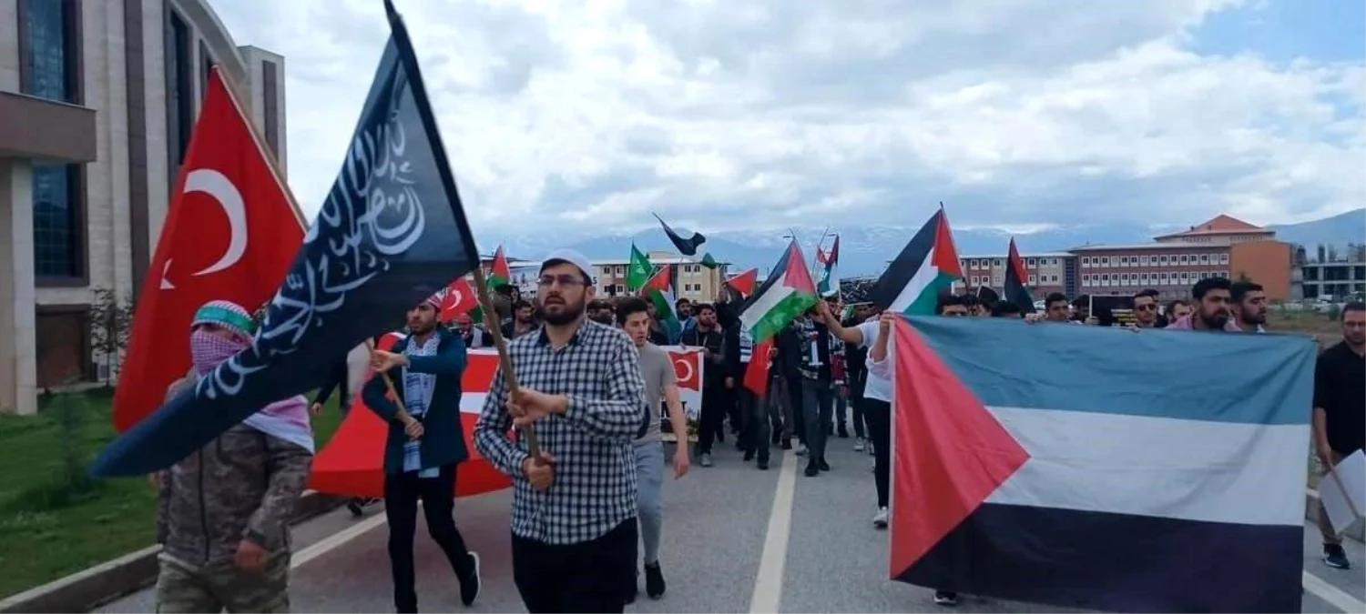 Erzincan Binali Yıldırım Üniversitesi öğrencileri Gazze için yürüdü
