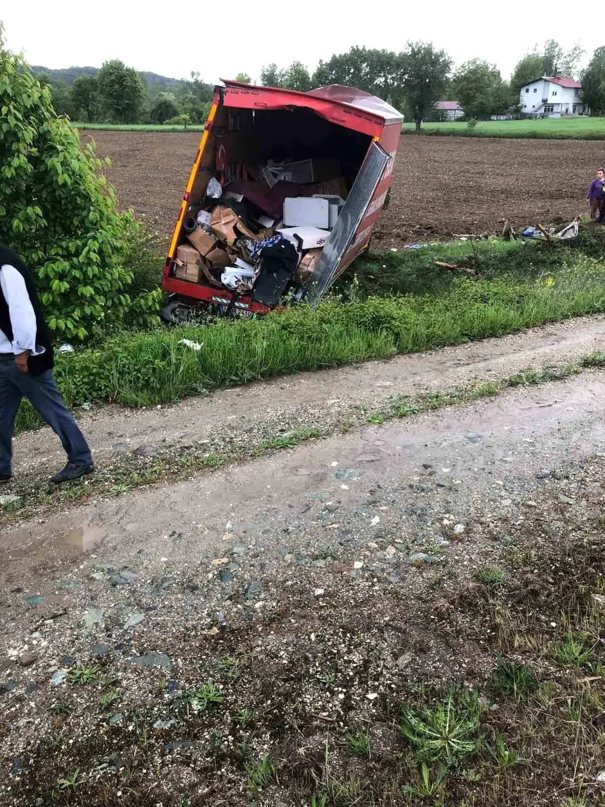 Kastamonu\'da Kamyon Tarlaya Uçtu: 2 Yaralı