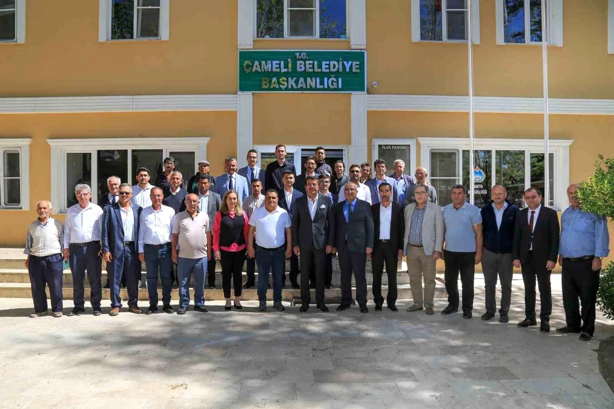 Nihat Zeybekci, Çameli Belediye Başkanı Cengiz Arslan\'ı tebrik etti