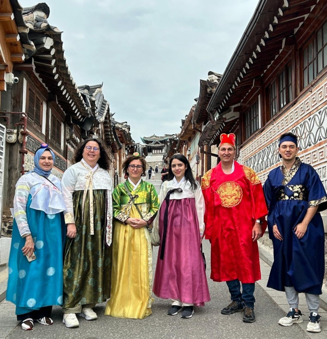 Güney Kore'yi, Sarayları, Geleneksel Pazarları ve Köyleri ile Keşfedelim