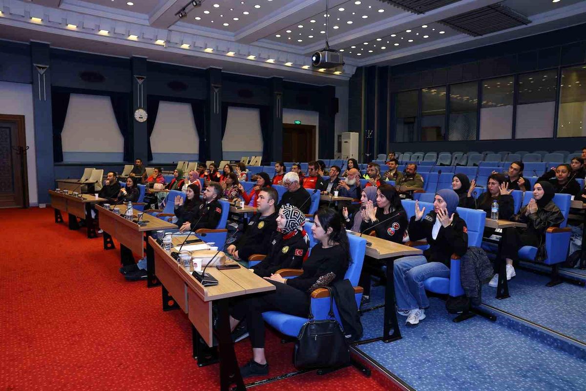 Kayseri Büyükşehir Belediyesi Engellilere İşaret Dili Afet Yönetimi Semineri Düzenledi