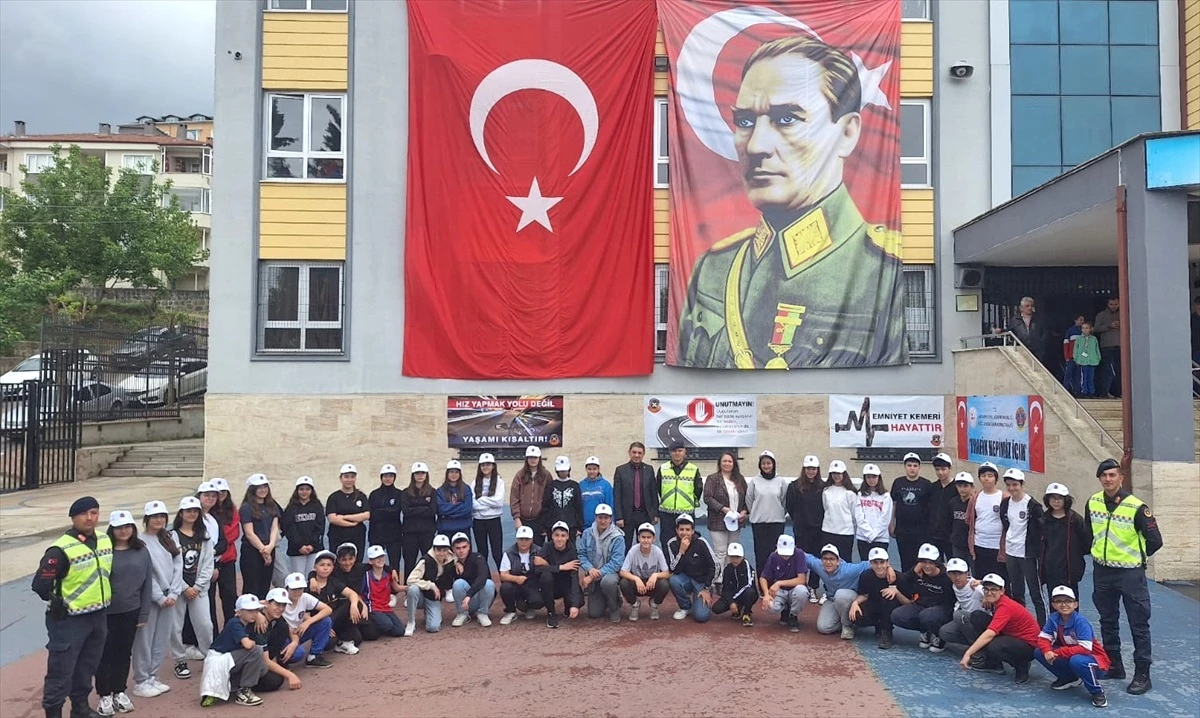 Karamürsel\'de öğrencilere trafik eğitimi düzenlendi