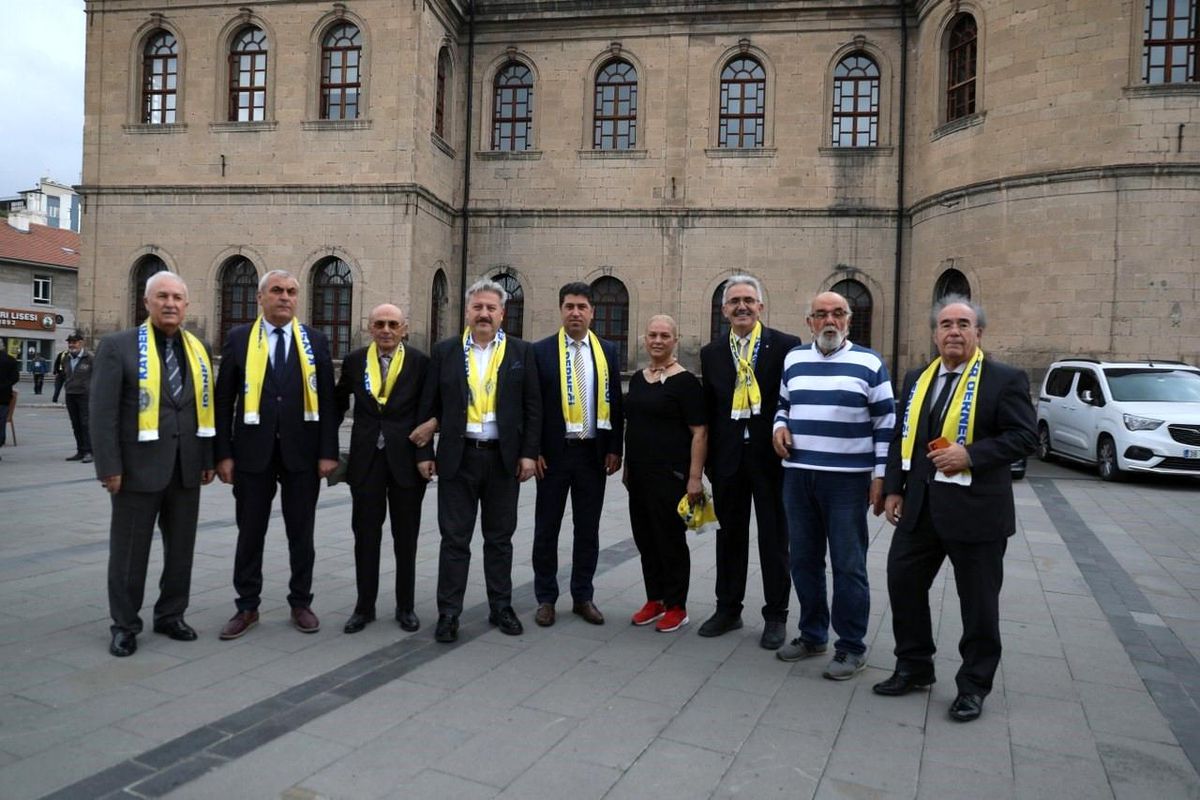 Melikgazi Belediye Başkanı Kayseri Liseliler Buluşması\'na katıldı