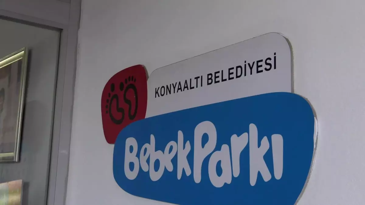 Konyaaltı Belediyesi Bebek Günleri\'nde Anne ve Çocuk Sağlığı Konuşuldu