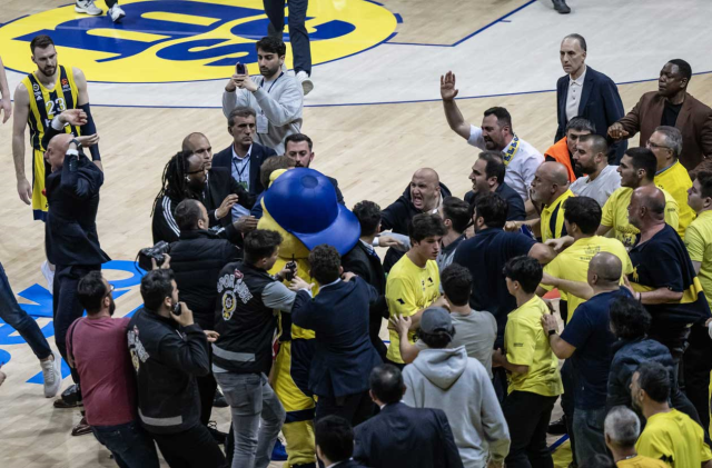 Monacolu Basketbolcular, Ali Koç'un oğlu Kerim Rahmi Koç'a saldırdı