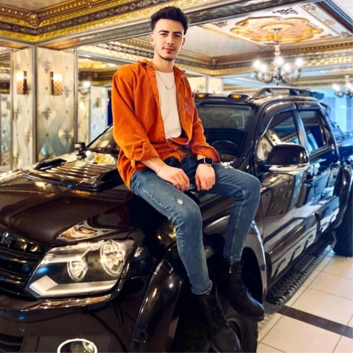 Erzincan\'da takla atan otomobilde sıkışan sürücü hayatını kaybetti
