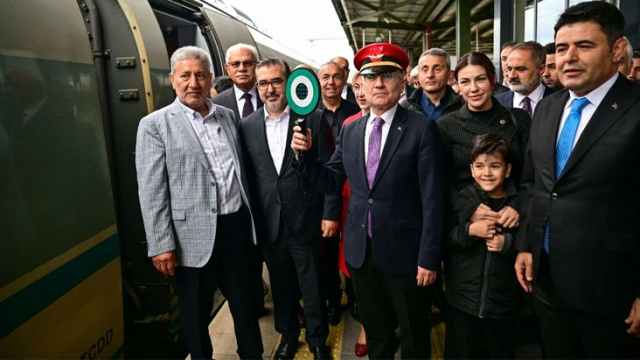 Seyahat süresi 7 saate düştü! İstanbul-Sivas yüksek hızlı tren seferleri başladı