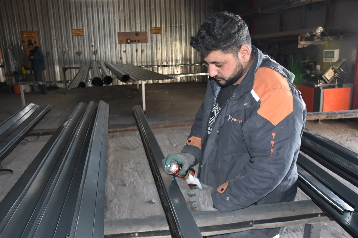Van\'da İŞGEM\'de Çelik Kepenk Üretimi Yapan Kardeşler, Yurt Dışına İhracat Yapıyor
