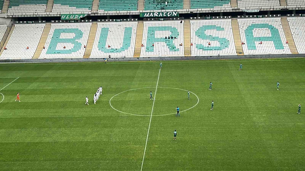 Bursaspor-Vanspor FK Maçında Protesto Gerçekleştirildi