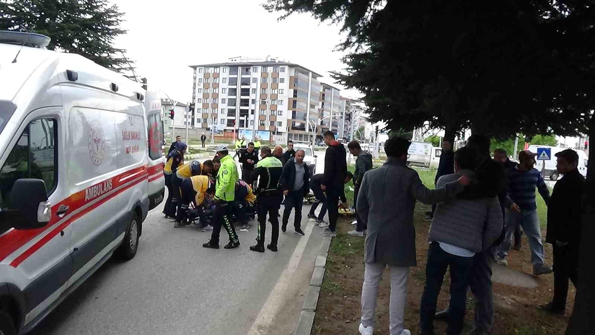 Uşak\'ta Ehliyetsiz Sürücü Anne ve Oğluna Çarptı