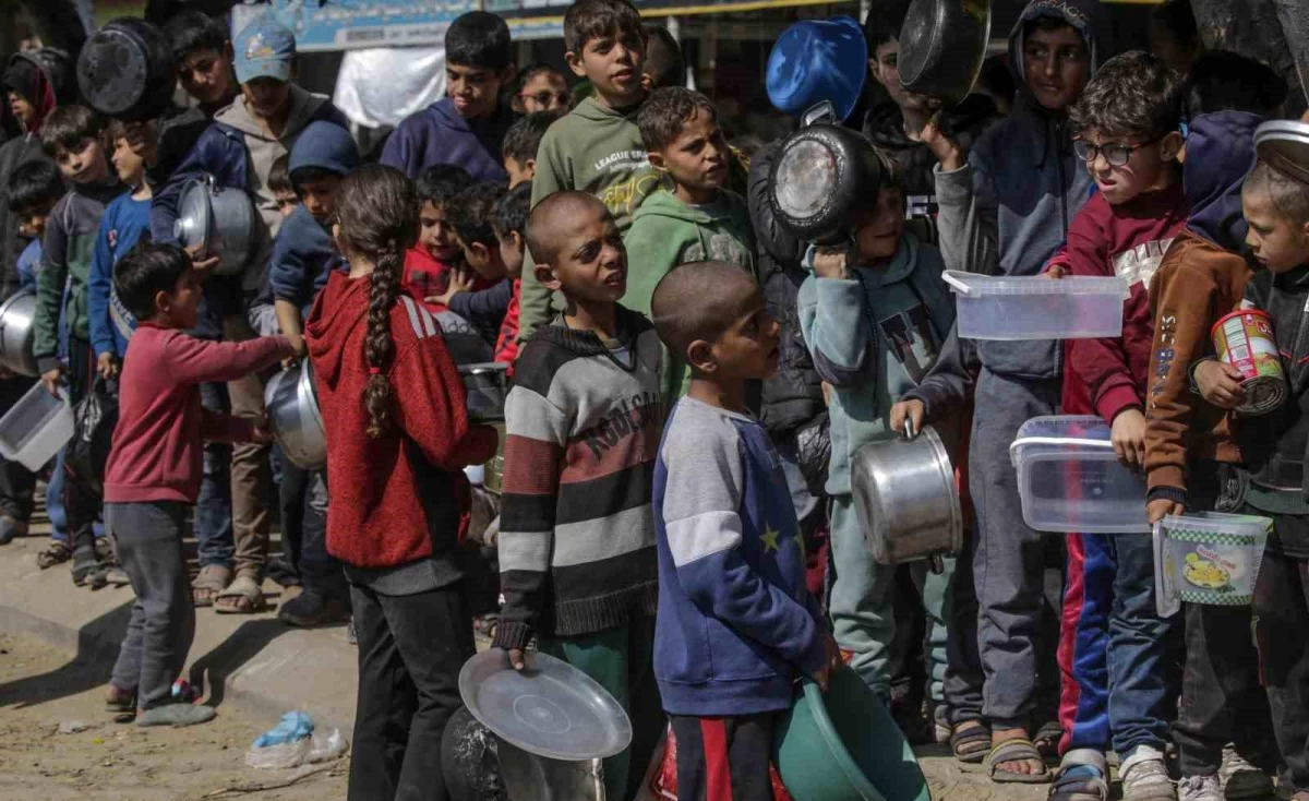 Gazze Şeridi\'nde Açlık ve Susuzluk Krizi Büyüyor