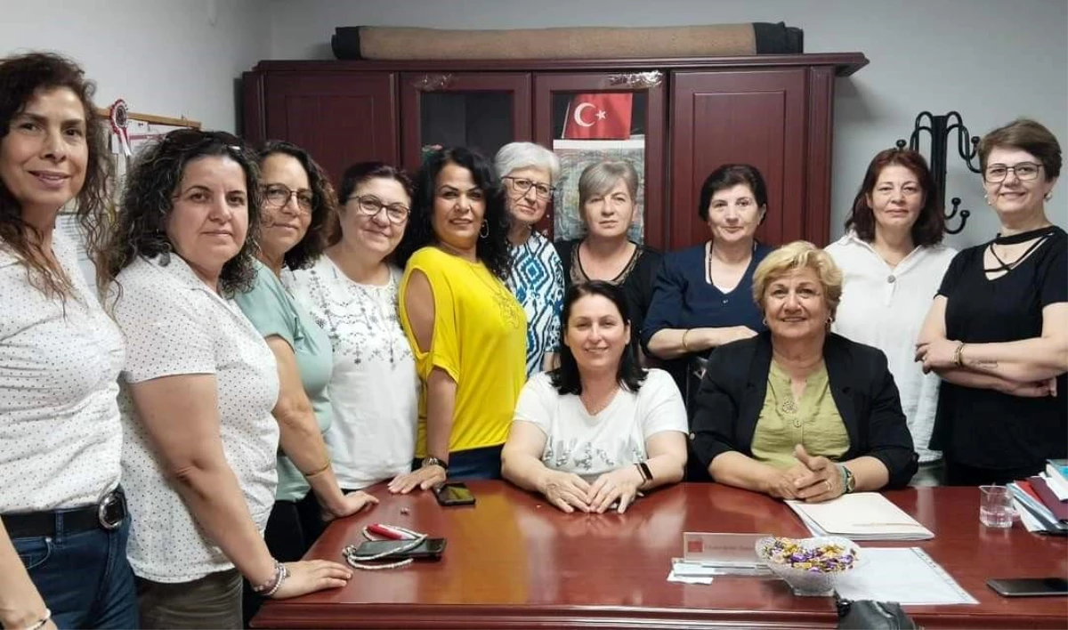 CHP Manisa İl Kadın Kolları Başkanı ve yönetimi istifa etti