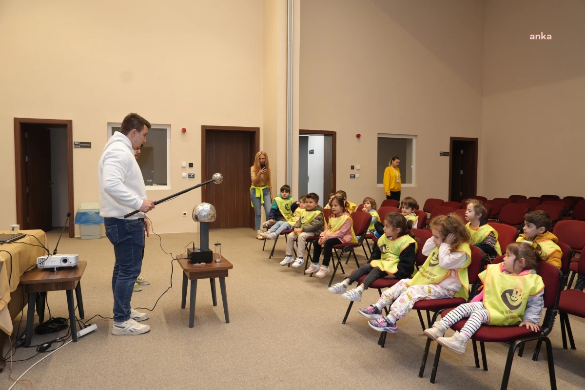 Eskişehir Büyükşehir Belediyesi, 3. Kitap Fuarı\'nda çocuklara özel etkinlikler düzenledi