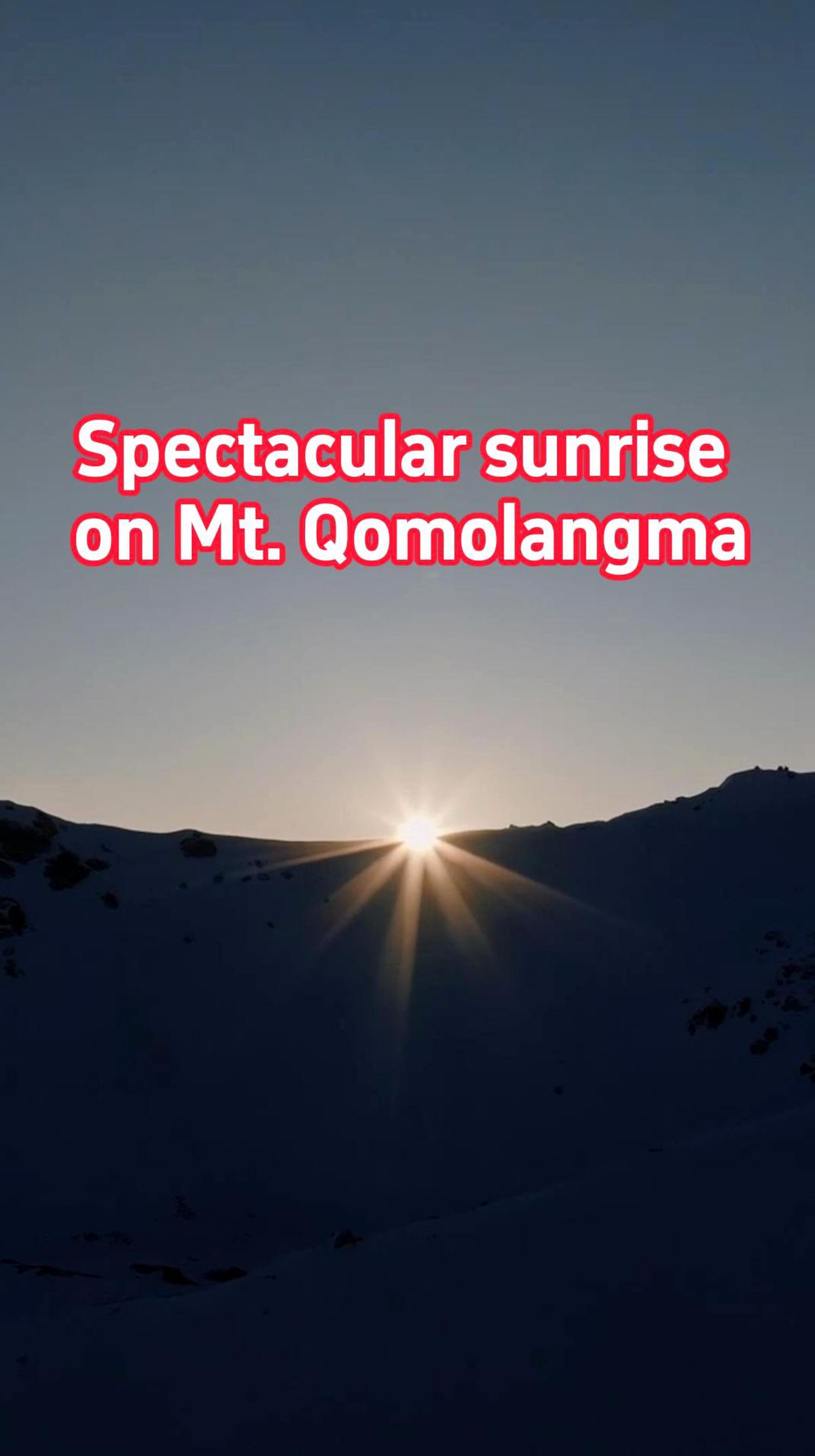 Everest (Qomolangma) Dağı\'ndan gün doğumu manzaraları