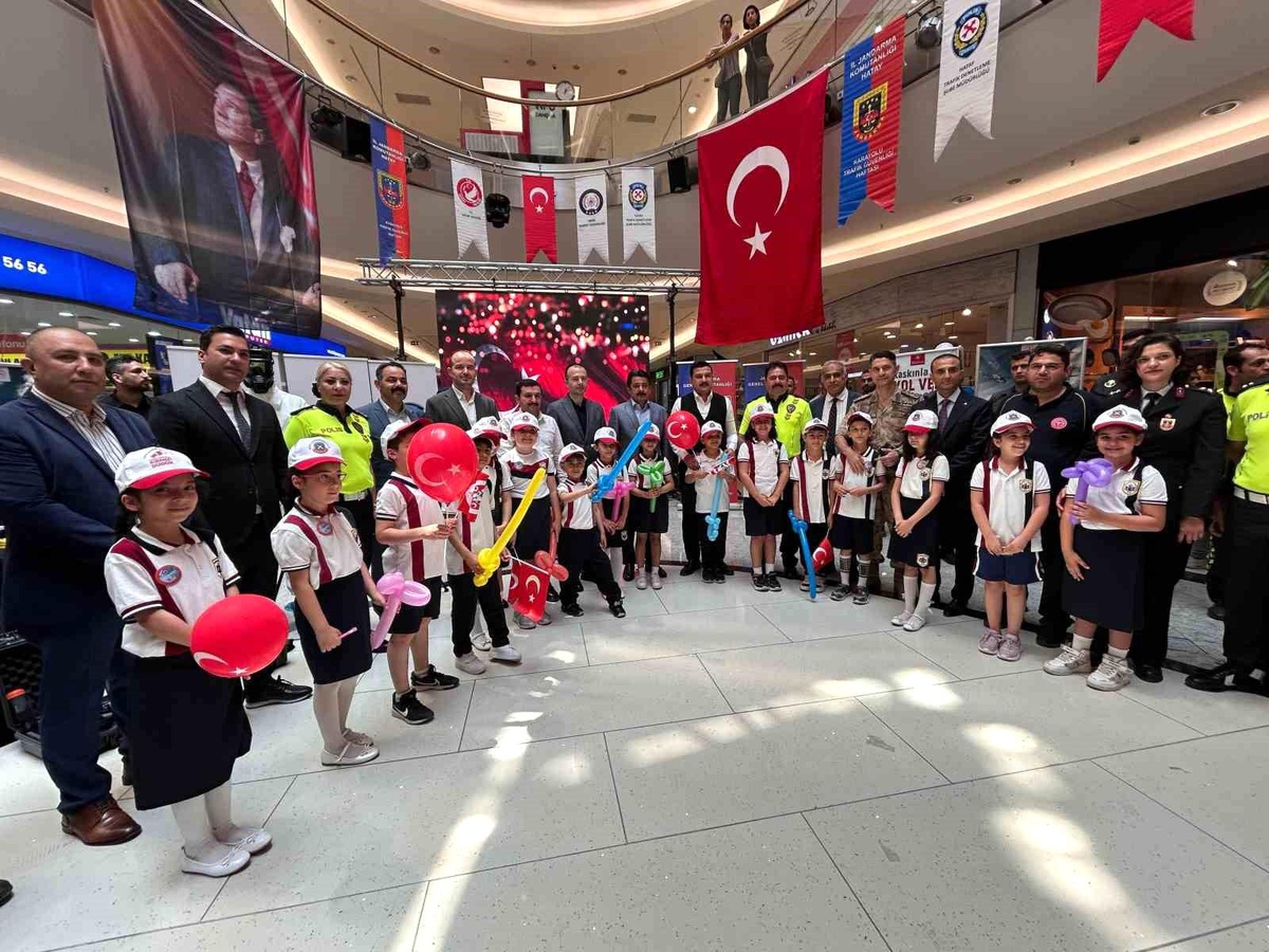 İskenderun\'da Alışveriş Merkezinde Trafik Eğitimi Verildi