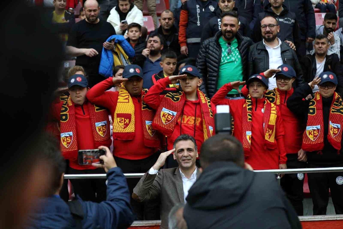 Kayseri İl Emniyet Müdürü Atanur Aydın, Down Futsal Takımı ile Buluştu