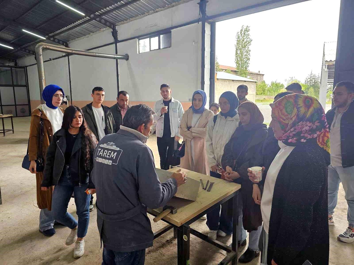 Talas Restorasyon Eğitim Merkezi\'nde Üniversiteli Gençler Ders Alıyor