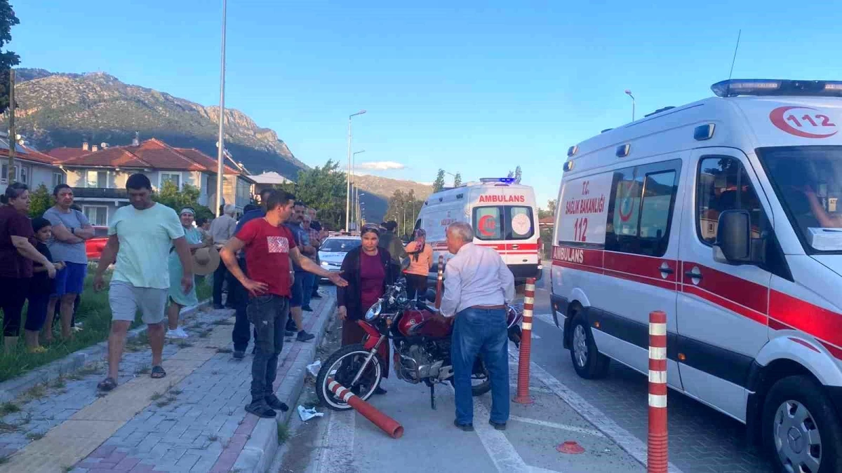 Muğla\'da motosiklet ile otomobil çarpışması: 2 kişi yaralandı