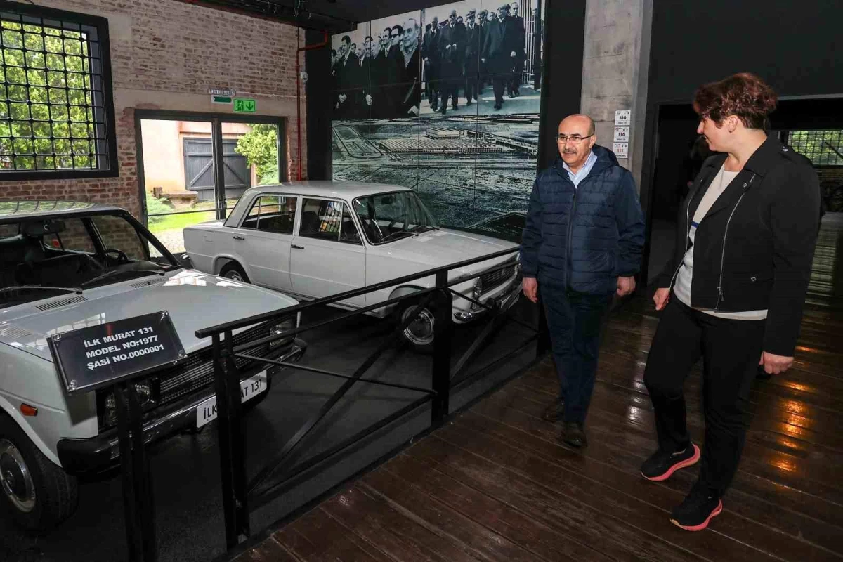 Bursa Valisi Mahmut Demirtaş, Anadolu Arabaları Müzesini Ziyaret Etti