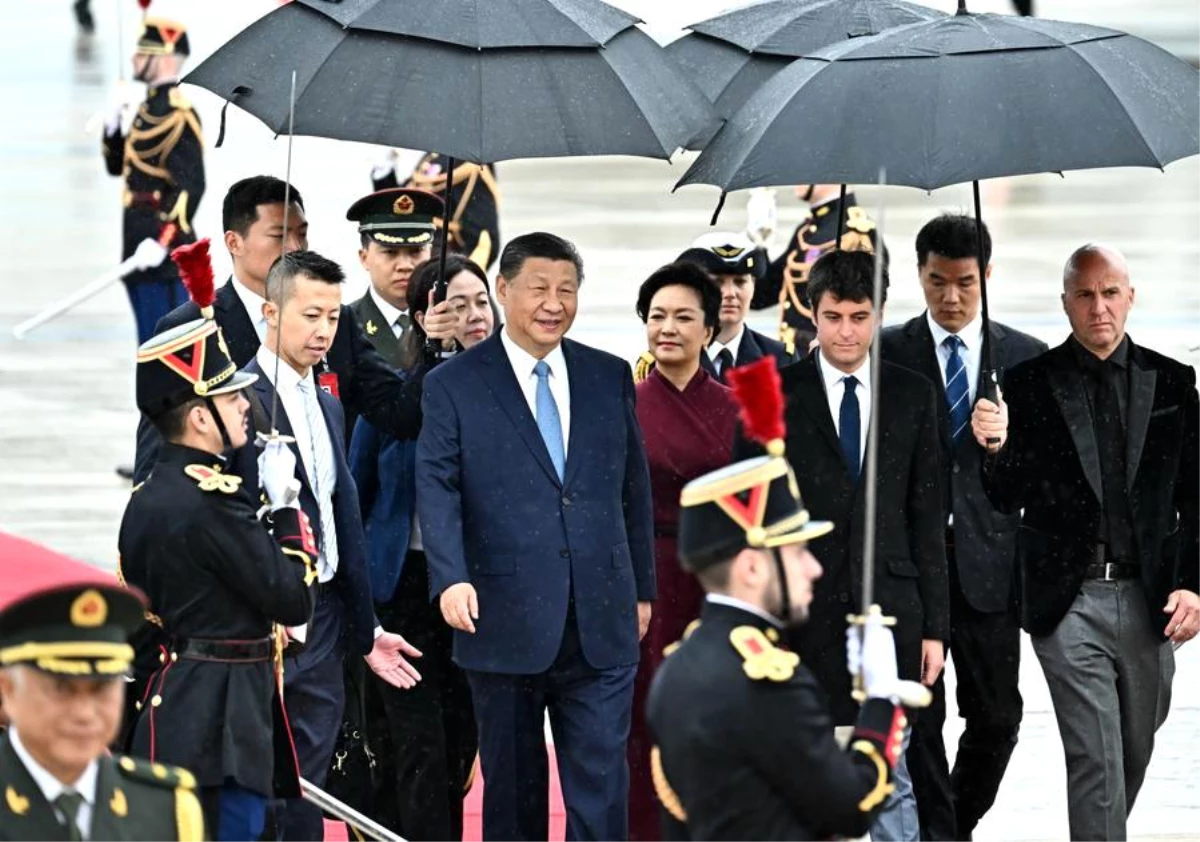 Çin Cumhurbaşkanı Xi Jinping, Fransa\'ya resmi ziyaret için Paris\'e ulaştı