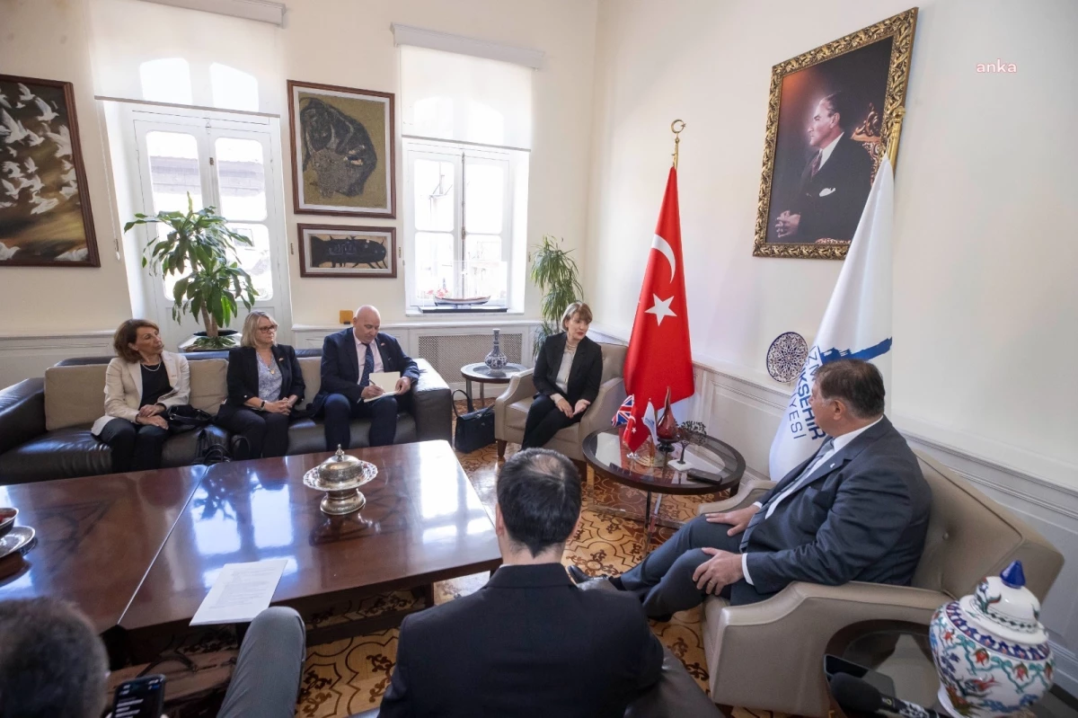 İzmir Büyükşehir Belediye Başkanı Cemil Tugay, Birleşik Krallık Türkiye Büyükelçisi Jill Morris ve beraberindeki heyeti ağırladı