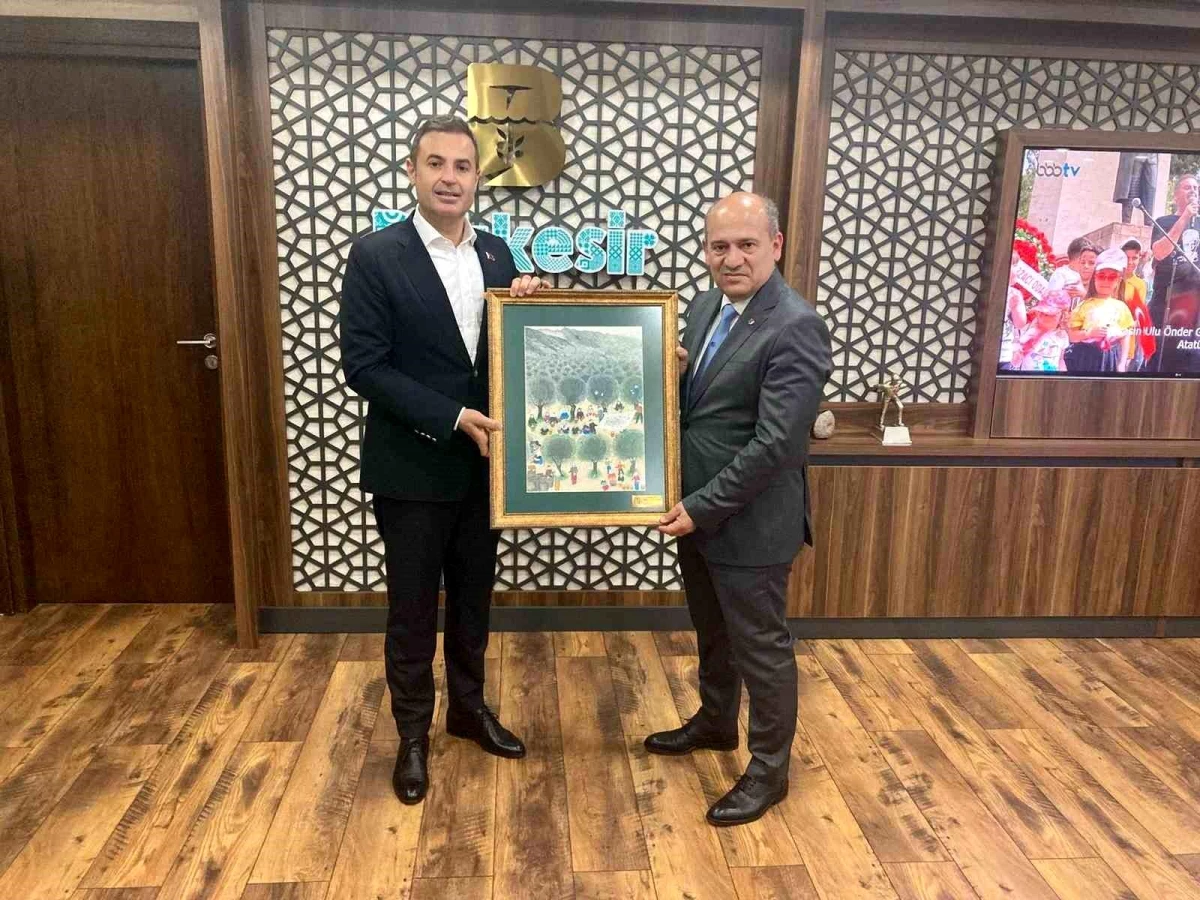 Edremit Ticaret Odası Başkanı Ahmet Çetin, Balıkesir Büyükşehir Belediye Başkanı Ahmet Akın\'ı ziyaret etti