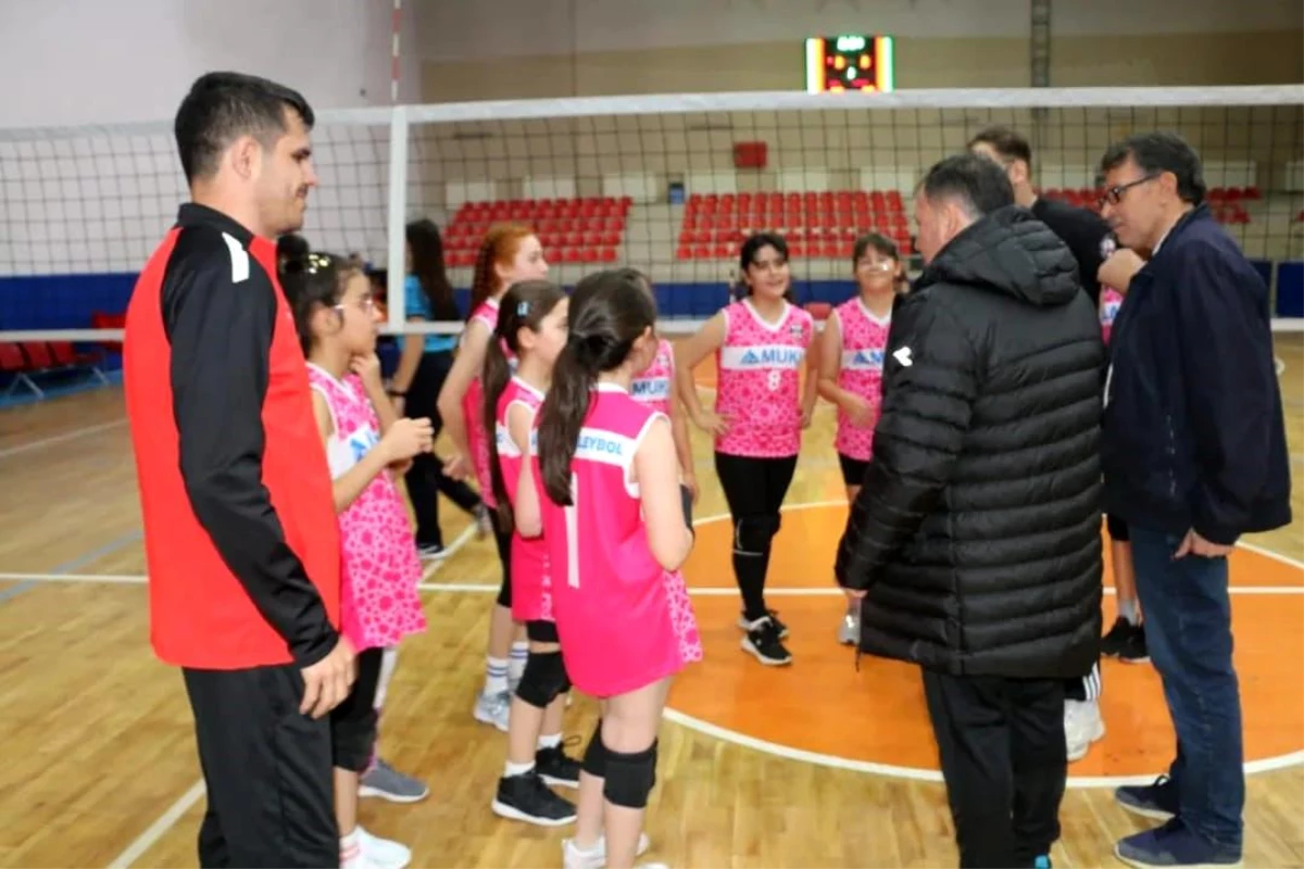 Erva Spor Kulübü Mini Voleybol İl Birinciliği\'nde yarı finale yükseldi
