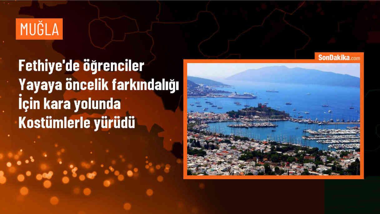Fethiye\'de Ana Sınıfı Öğrencileri Yayaya Öncelik İçin Yürüdü