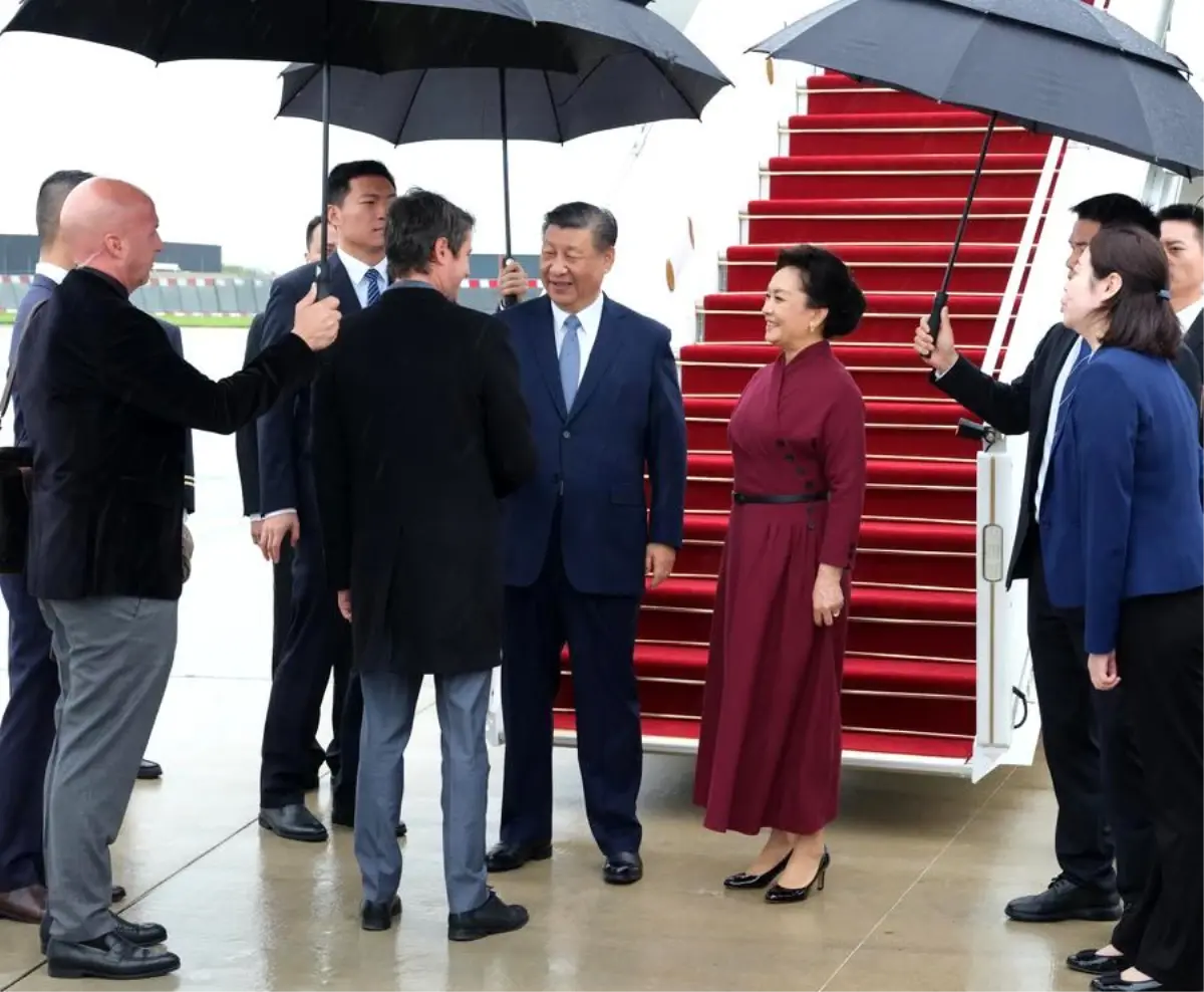 Çin Cumhurbaşkanı Xi Jinping, Fransa\'ya Resmi Ziyarette Bulunmak Üzere Paris\'e Ulaştı