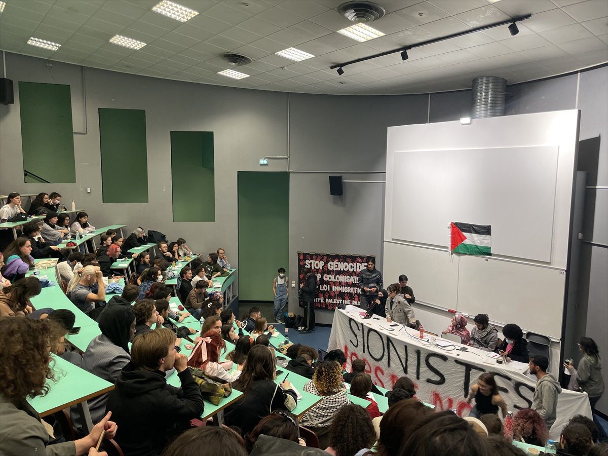Paris 8 Üniversitesinde Filistin Destekçisi Öğrenciler Gazze\'ye Destek Eylemleri İçin Görüş Alışverişinde Bulundu