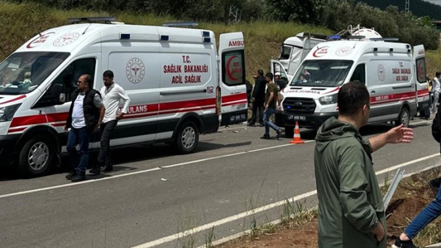 Gaziantep'te çimento tankeri minibüse çarptı! 8 kişi hayatını kaybetti, 11 kişi yaralandı
