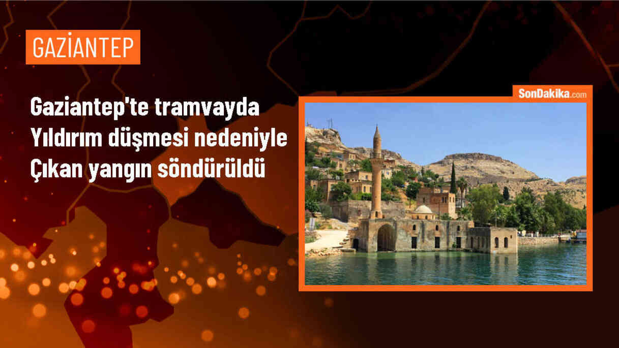 Gaziantep\'te tramvayda yıldırım düşmesi sonucu yangın çıktı