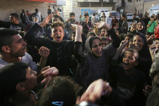 Hamas'ın ateşkes teklifini onaylaması sonrası Gazze'de sevinç gösterileri düzenlendi
