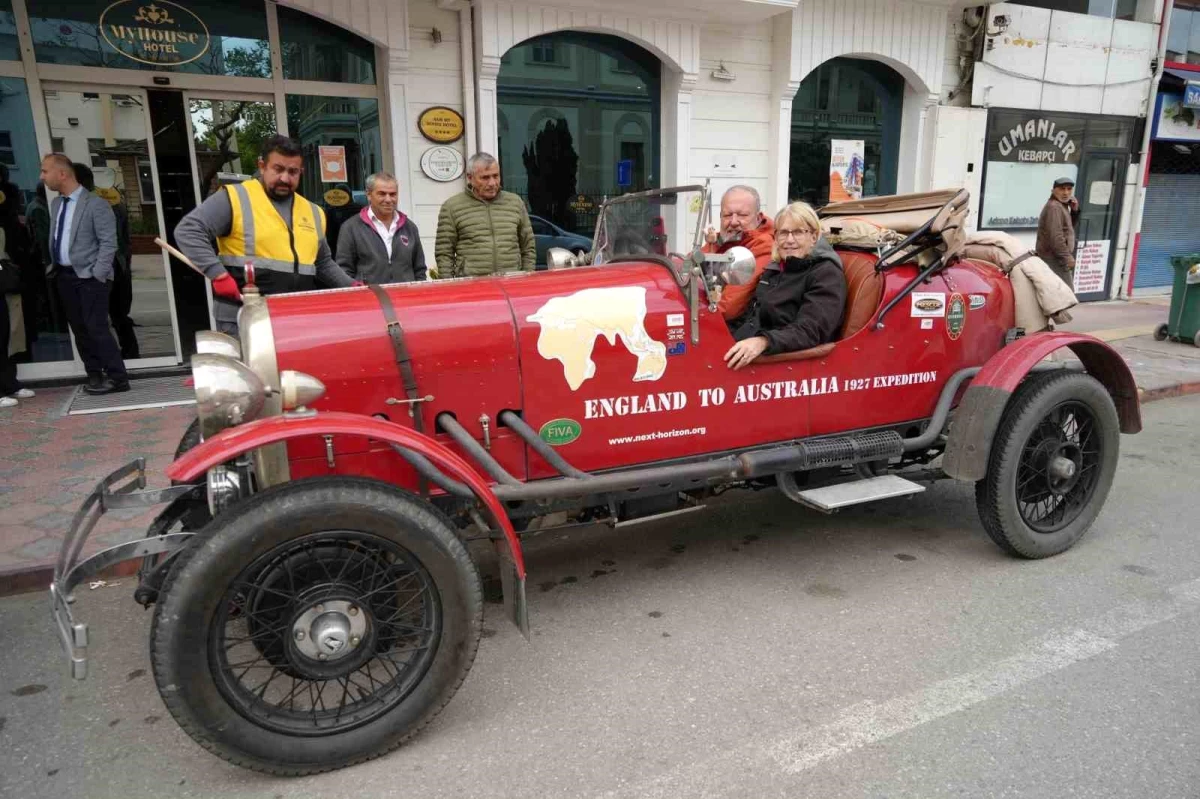 İngiliz Kidby Çifti 1924 Model Otomobilleriyle Dünya Turuna Çıktı