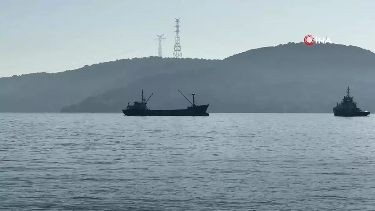 İstanbul Boğazı\'nda gemi trafiği çift yönlü ve geçici olarak askıya alındı