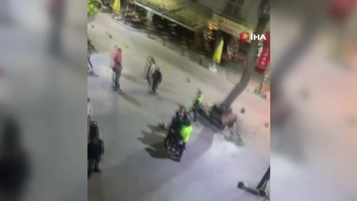 İzmir\'de kavgaya müdahale eden polislere saldıran şahıs kamerada