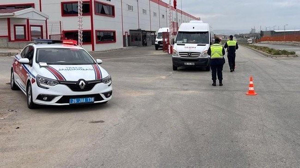 Eskişehir\'de Trafik Denetiminde 402 Araç Sürücüsüne 942 Bin TL Cezai İşlem Uygulandı