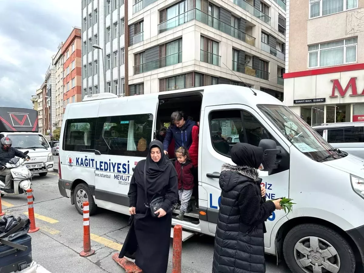 Kağıthane Belediyesi, vatandaşlara mezarlık ziyareti için ücretsiz servis hizmeti sunuyor