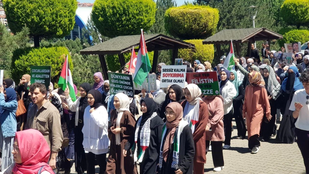 AK Parti Gençlik Kolları ÜNİAK, Filistin Protestolarına Destek İçin Yürüyüş Gerçekleştirdi