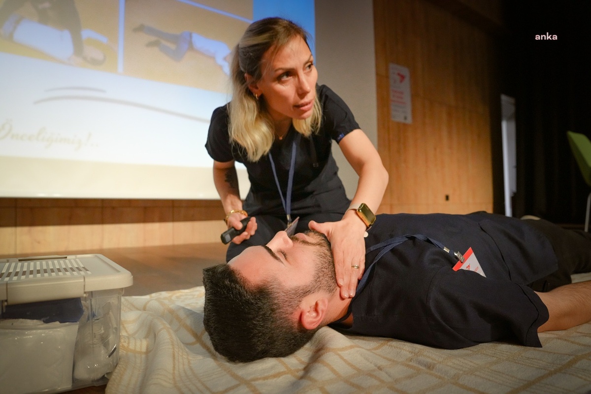 Kartal Belediyesi Trafik ve İlk Yardım Semineri