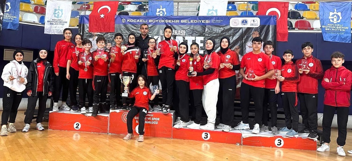 Körfez Gençlerbirliği Karate Takımı İller Arası Karate Ligi\'nde 3. oldu