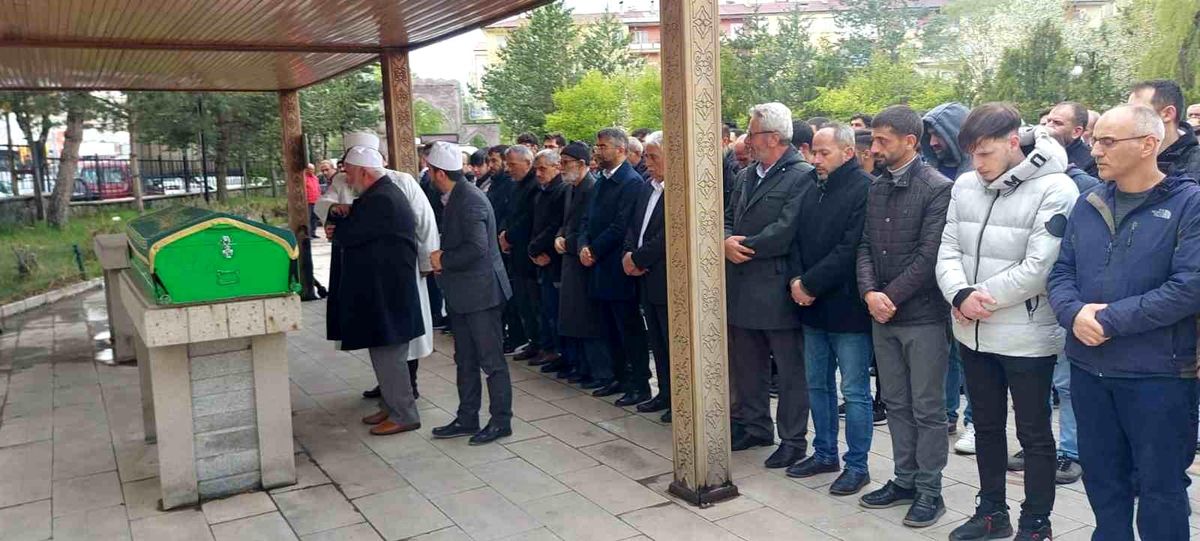 Selami Küçükoğlu\'nun ağabeyi Erol Küçükoğlu son yolculuğuna uğurlandı