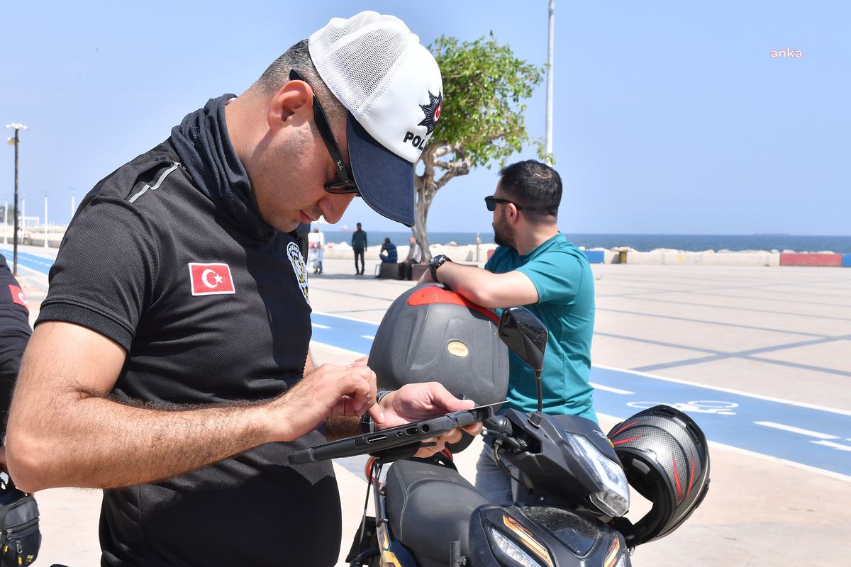 Mersin\'de Yaya ve Bisiklet Yollarında Motosiklet Denetimi