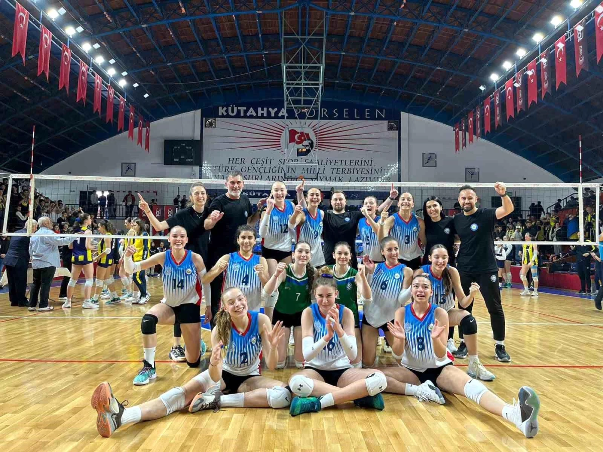 Nilüfer Belediyespor Yıldız Kızlar Voleybol Takımı Türkiye Finallerine Çıktı