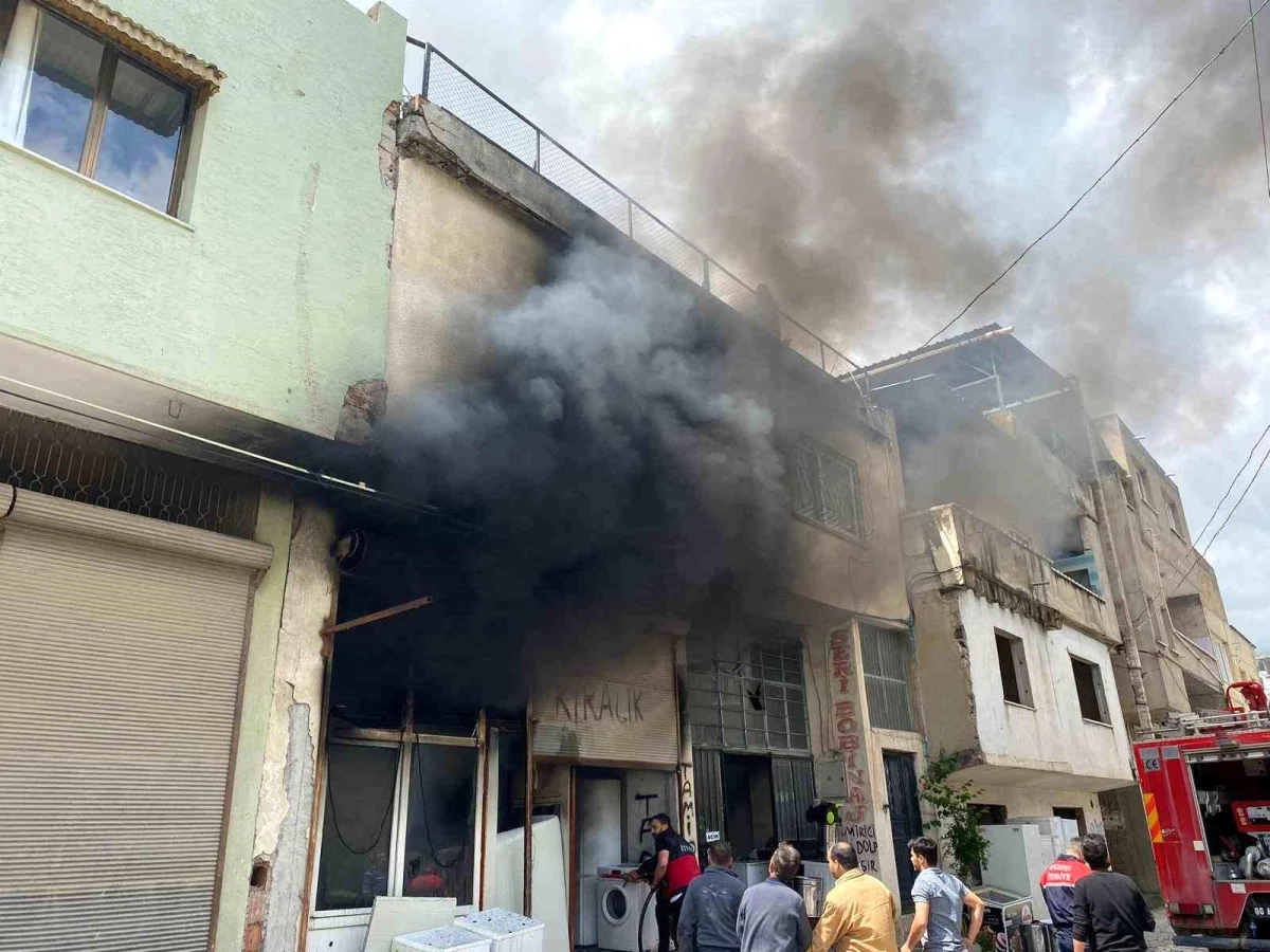 Osmaniye\'de Beyaz Eşya Tamiri Yapan İşyerinde Yangın Çıktı