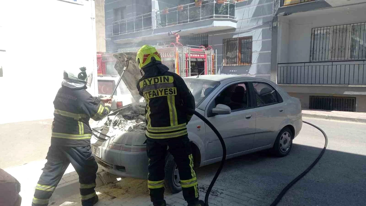 Aydın\'da Park Halindeki Otomobilde Yangın Çıktı