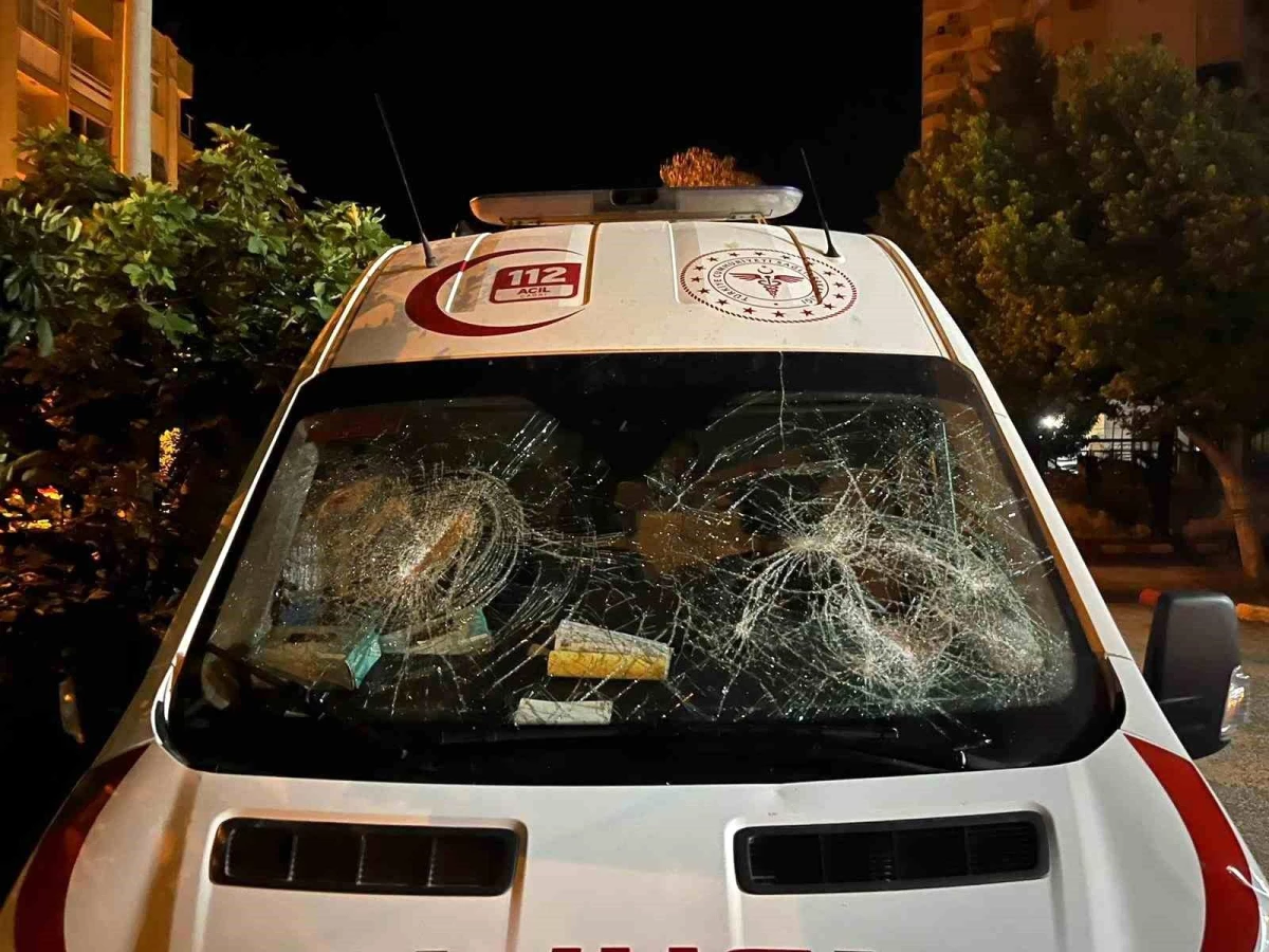Adana\'da Sağlık Çalışanlarına Hasta Yakınlarından Saldırı: Hamile Çalışan Düşük Tehlikesi Yaşadı