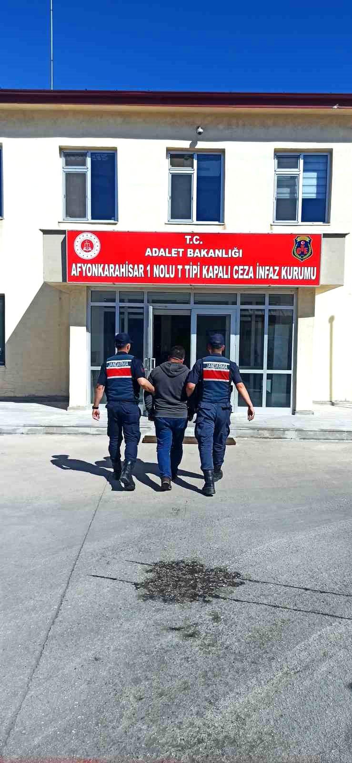 Afyonkarahisar\'da Aranan Şahıs Jandarma Tarafından Yakalandı